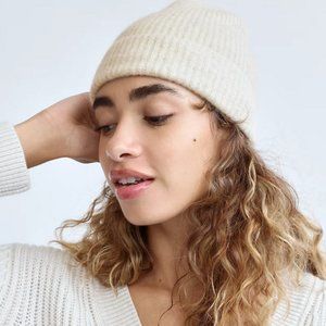 Aritizia 100% Cashmere Cuff Beanie